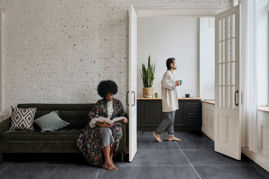 Open-plan living and kitchen space with a Balena homogeneous tile floor