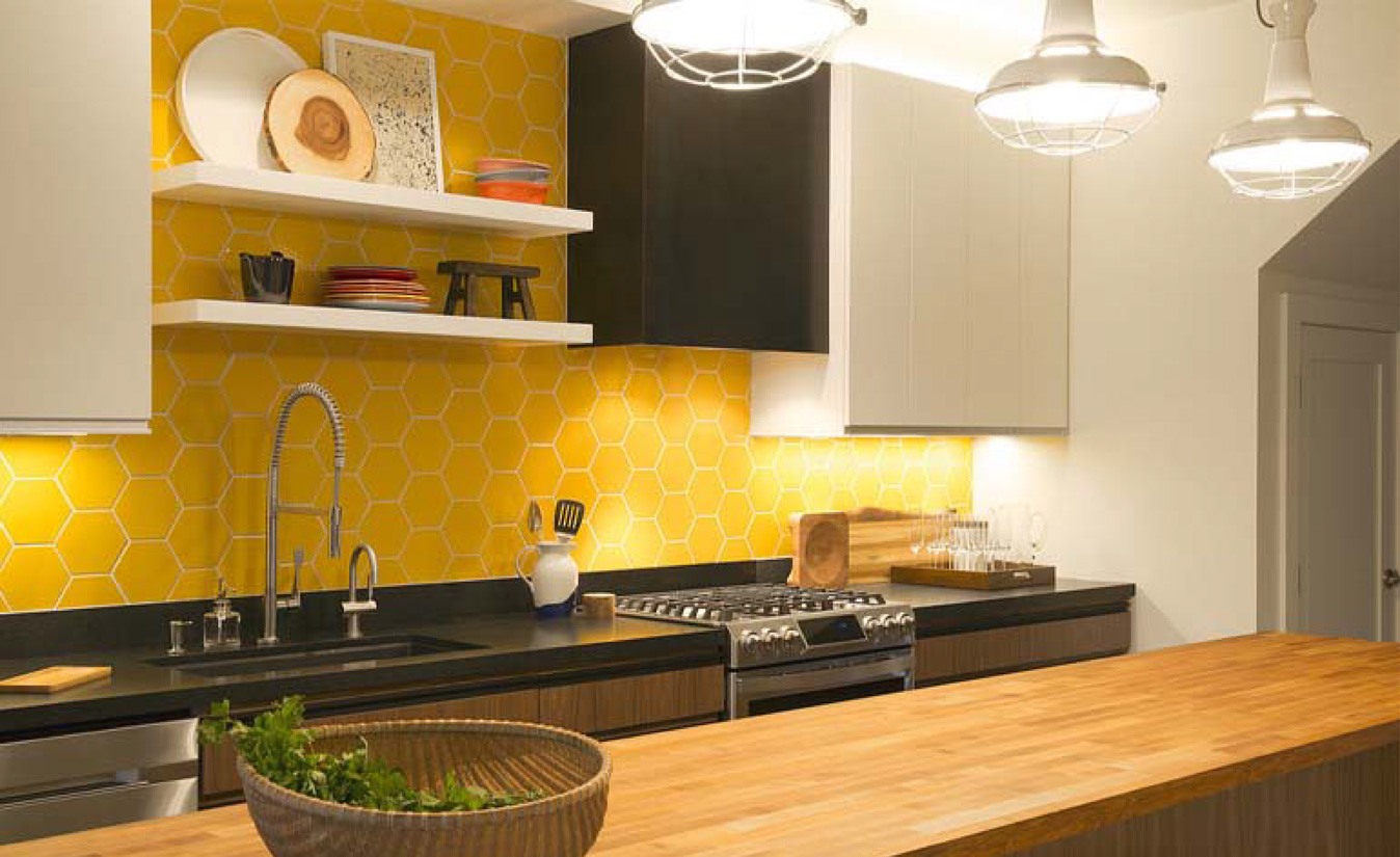 Kitchen with a hexagonal Balena tiled splashback above the worktop